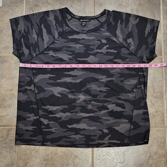 Athleta Ultimate Train Tee Large Petite - Picture 2 of 6